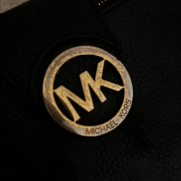 Michael kors crossbody black and gold - Picture 3 of 5
